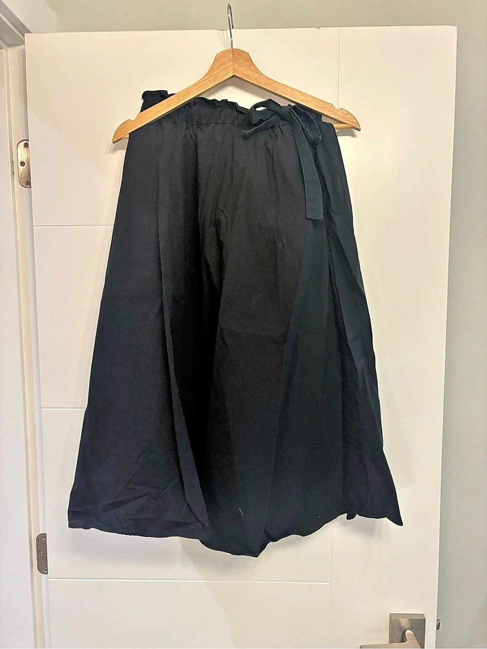 Wilfred Black Midi Skirt Size Small Like New